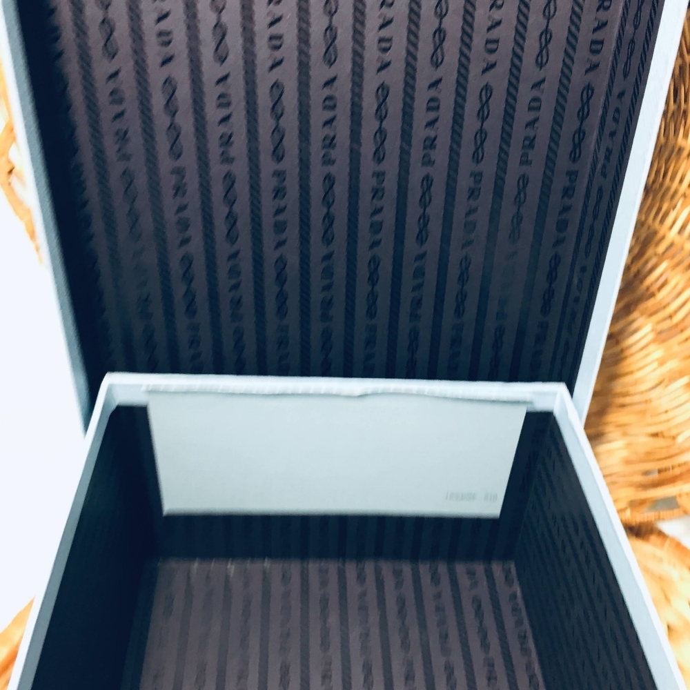 ❌ SOLD ❌Box, PRADA.  Empty shoe box - Picture 11 of 16